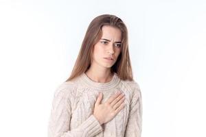 junges Mädchen mit Herzkrankheit foto