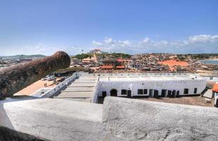 ghana, kanonen von elmina castle weltkulturerbe, geschichte der sklaverei foto