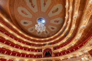 moskau, russland - 27. juni 2018 - das bolschoi-theater, ein historisches theater in moskau, russland, das ballett- und opernaufführungen veranstaltet. foto