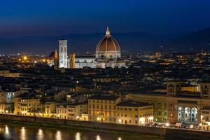 blick auf florenz bei sunet vom piazzale michelangelo in italien. foto