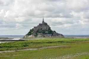 schöne mont saint-michel-kathedrale auf der insel, normandie, nordfrankreich, europa. foto