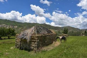 Traditionelles Bauernhaus in Lesotho foto