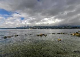 Panoramablick auf North Vancouver vom Stanley Park in Vancouver, Kanada. foto