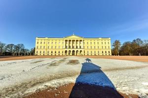 königlicher palast von oslo. Der Palast ist die offizielle Residenz des gegenwärtigen norwegischen Monarchen. foto