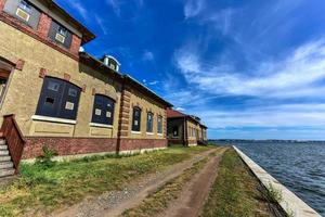 Das verlassene Immigrantenkrankenhaus von Ellis Island. es war das erste öffentliche gesundheitskrankenhaus der vereinigten staaten, das 1902 eröffnet wurde und bis 1930 als krankenhaus betrieben wurde. foto