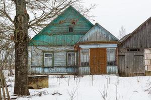 lettische ländliche Dorflandschaft in Latgale im Winter foto