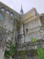 schöne mont saint-michel-kathedrale auf der insel, normandie, nordfrankreich, europa. foto