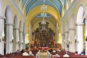 ponce, puerto rico - 27. dezember 2015 - innenraum der kathedrale unserer lieben dame von guadalupe in ponce, puerto rico. foto