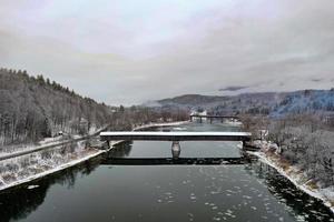 die Cornish-Windsor Covered Bridge. es verbindet vermont und new hampshire an ihren grenzen. Mit 460 Fuß ist sie die längste überdachte Brücke der Welt. es wurde 1866 gebaut. foto