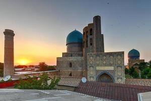 Bibi-Khanym-Moschee in Samarkand, Usbekistan. im 15. Jahrhundert war sie eine der größten und prächtigsten Moscheen der islamischen Welt. foto