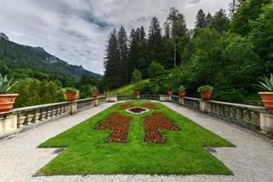 ettal, deutschland - 5. juli 2021 - schloss linderhof in bayern, deutschland, eines der schlösser des ehemaligen königs ludwig ii. foto