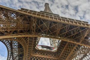 der ikonische eiffelturm in paris, frankreich. foto
