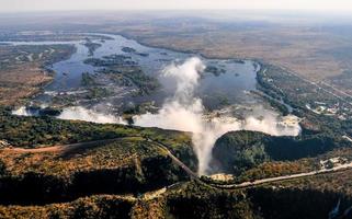 Victoria FallsVictoria Falls an der Grenze zwischen Simbabwe und Sambia foto