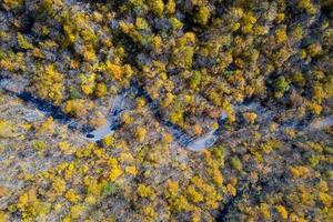 Panoramablick auf das späte Herbstlaub in Smugglers Notch, Vermont. foto