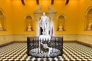 Richmond, Virginia - 19. Februar 2017 - Denkmal für George Washington in der Rotunde im Virginia State Capitol in Richmond, Virginia. foto