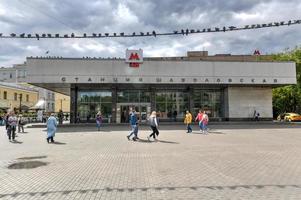 moskau, russland - 6. juli 2019 - bahnhof shabolovskaya auf der linie kaluzhsko-rizhskaya der moskauer u-bahn, russland. foto