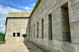 fort trumbull in new london, connecticut an der atlantikküste, erbaut im egyptian revival style im 19. jahrhundert. foto