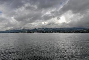 Panoramablick auf North Vancouver vom Stanley Park in Vancouver, Kanada. foto