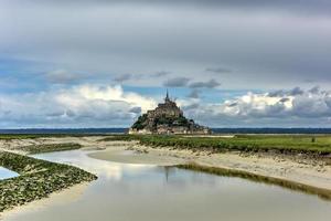 schöne mont saint-michel-kathedrale auf der insel, normandie, nordfrankreich, europa. foto