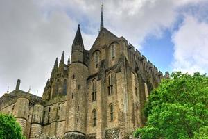 schöne mont saint-michel-kathedrale auf der insel, normandie, nordfrankreich, europa. foto