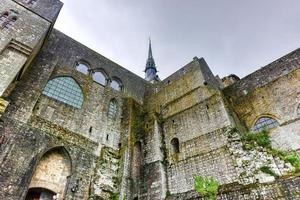 schöne mont saint-michel-kathedrale auf der insel, normandie, nordfrankreich, europa. foto