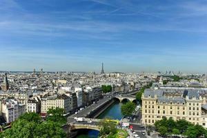 die pariser skyline von notre dame de paris, kathedrale in frankreich. foto