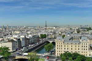 die pariser skyline von notre dame de paris, kathedrale in frankreich. foto