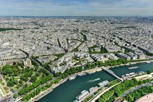 luftpanoramablick auf paris, frankreich im sommer. foto