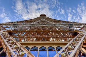 der ikonische eiffelturm in paris, frankreich. foto