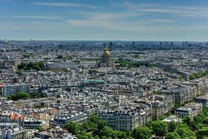 luftpanoramablick auf paris, frankreich im sommer. foto