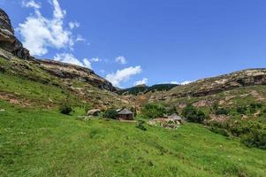 Hütte in Lesotho-Landschaft foto