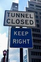 Schild geschlossener Tunnel foto