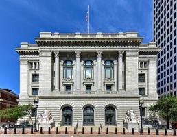 das bundesgebäude ist ein historisches post-, gerichts- und zollgebäude am kennedy plaza in der innenstadt von Providence, rhode island. foto