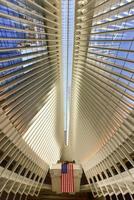 New York, USA - 16. April 2016 - das Oculus im World Trade Center Transportknotenpunkt für den Weg in New York City. Es befindet sich zwischen dem 2. World Trade Center und dem 3. World Trade Center foto