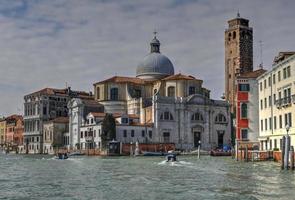 die kirche san geremia am canal grande in venedig. foto