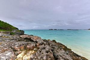 Wunderschöner unberührter Strand mit klarem Wasser am südöstlichen Ende von Bermuda. foto