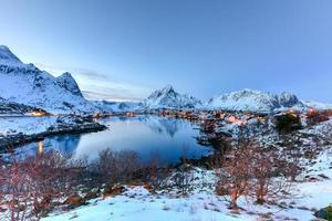 winter in reine, lofoten, norwegen. foto