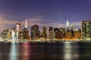 Blick auf die Skyline von New York vom Gantry Park, Long Island City, Queens. foto