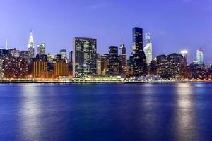 Blick auf die Skyline von New York vom Gantry Park, Long Island City, Queens. foto