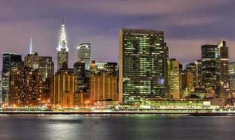 Blick auf die Skyline von New York vom Gantry Park, Long Island City, Queens. foto