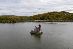 der leuchtturm von hudson athens, manchmal auch hudson city light genannt, ist ein leuchtturm am hudson river im bundesstaat new york foto