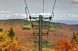 vermont herbstlaub im wald auf dem berg mansfield in vermont, usa foto