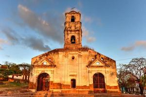 ruinen der katholischen kolonialkirche von santa ana in trinidad, kuba. foto