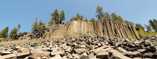 Basaltformationen am Devil's Postpile National Monument foto