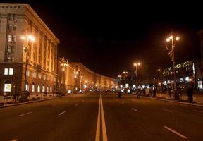 Khreshatyk-Straße bei Nacht, Kiew foto