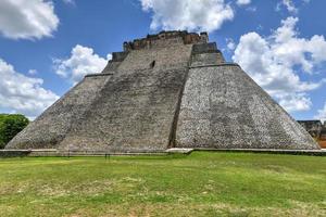 Die Pyramide des Zauberers in Uxmal, Yucatan, Mexiko. Es ist das höchste und bekannteste Bauwerk in Uxmal. foto