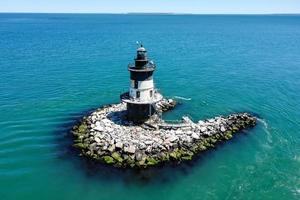 seelandschaft mit orient point leuchtturm in long island, new york. orient ist die östlichste Stadt am malerischen North Fork von Long Island. foto