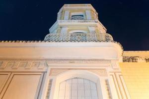 Cantero Palace Wachturm bei Nacht, bekannt als Geschichtsmuseum, ist ein wichtiges touristisches Wahrzeichen und eine Darstellung des Lebensstils, den reiche Zuckerproduzenten während der spanischen Kolonialzeit hatten. foto