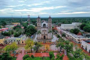 merida, mexiko - 24. mai 2021 - kathedrale von san gervasio, eine historische kirche in valladolid auf der halbinsel yucatan in mexiko. foto