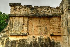 Venus-Plattform auf dem großen Platz in Chichen Itza, einer großen präkolumbianischen Stadt, die von den Mayas in Yucatan erbaut wurde. eines der neuen 7 Weltwunder. foto